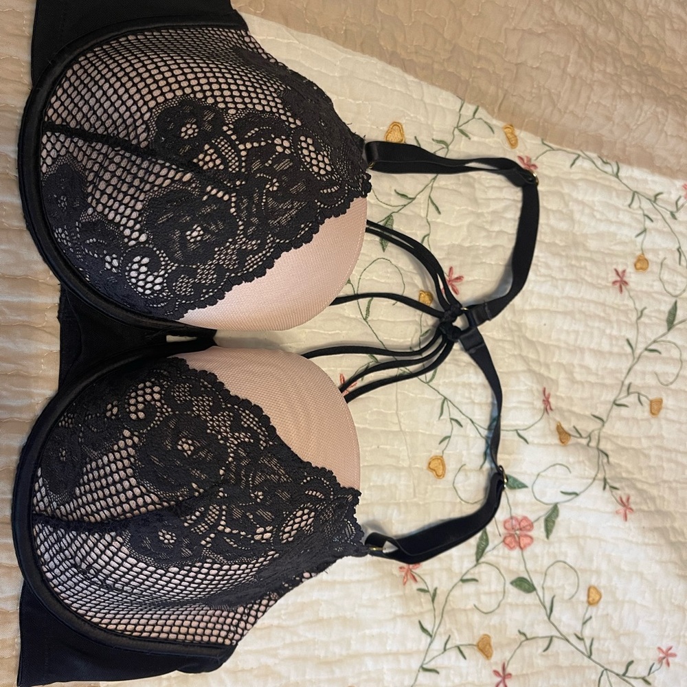 Cacique bra 40DD underwires